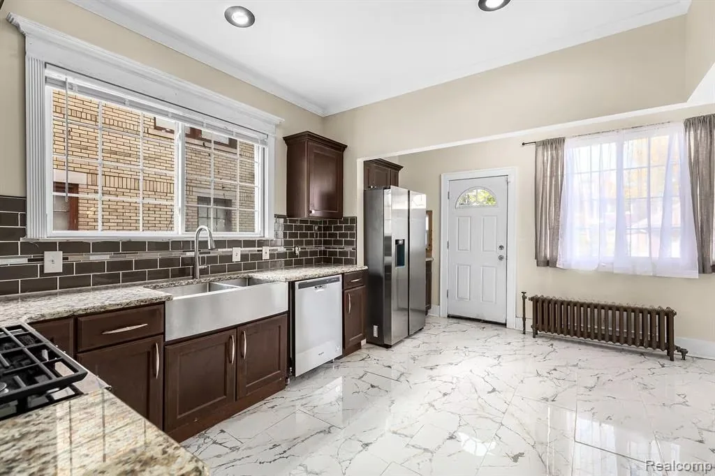 Original kitchen sink wall