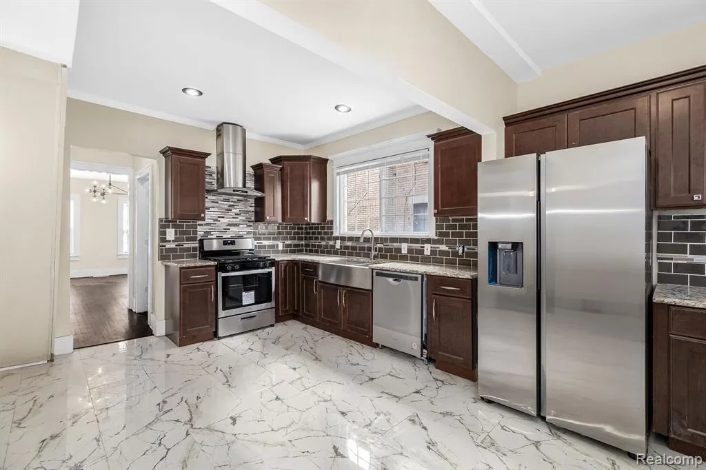 Kitchen before remodel